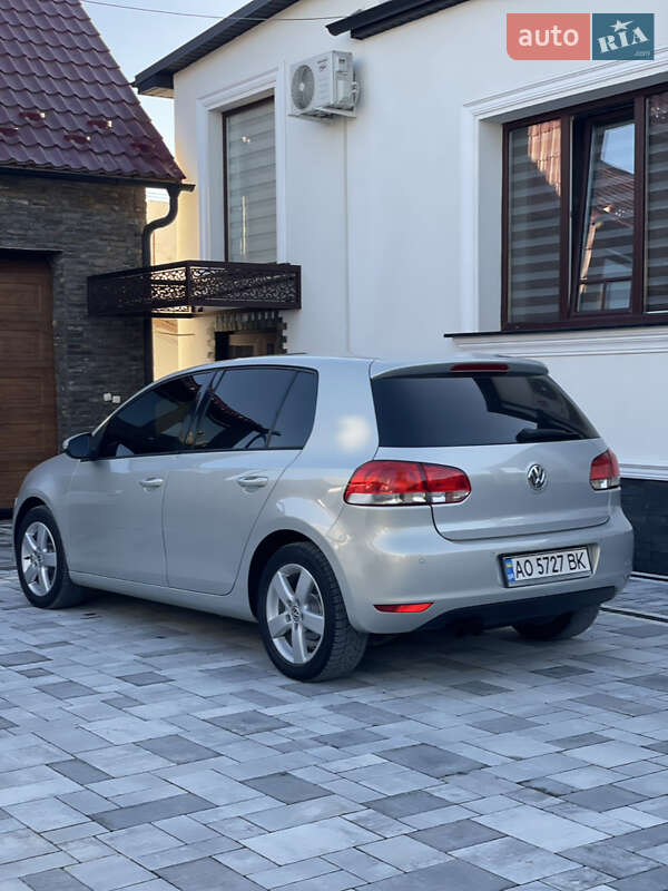 Хэтчбек Volkswagen Golf 2010 в Виноградове