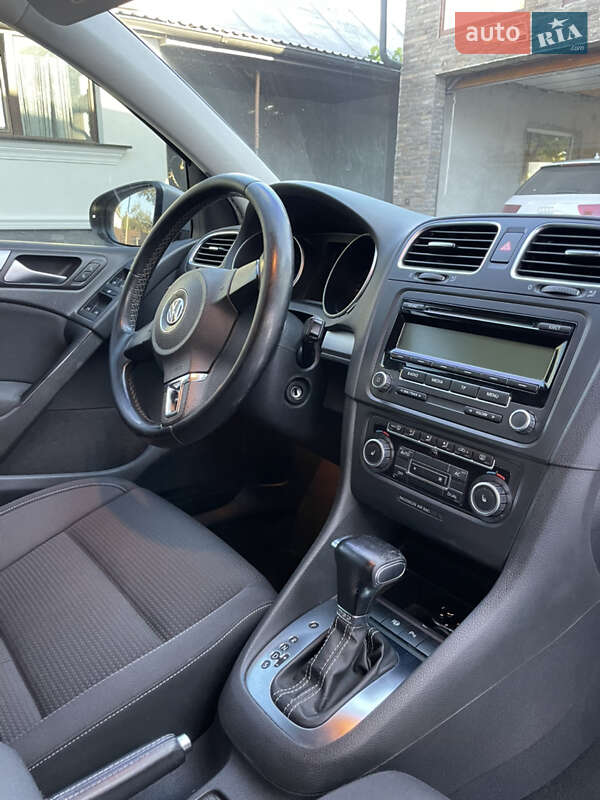 Хэтчбек Volkswagen Golf 2010 в Виноградове