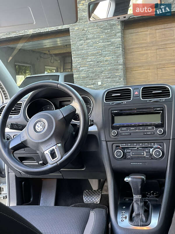 Хэтчбек Volkswagen Golf 2010 в Виноградове