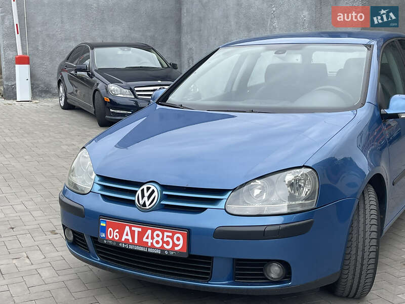 Хетчбек Volkswagen Golf 2004 в Житомирі