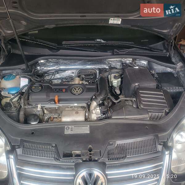 Універсал Volkswagen Golf 2009 в Вінниці