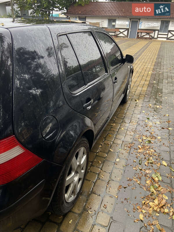 Хэтчбек Volkswagen Golf 2003 в Городке