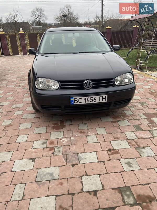 Хэтчбек Volkswagen Golf 2003 в Городке