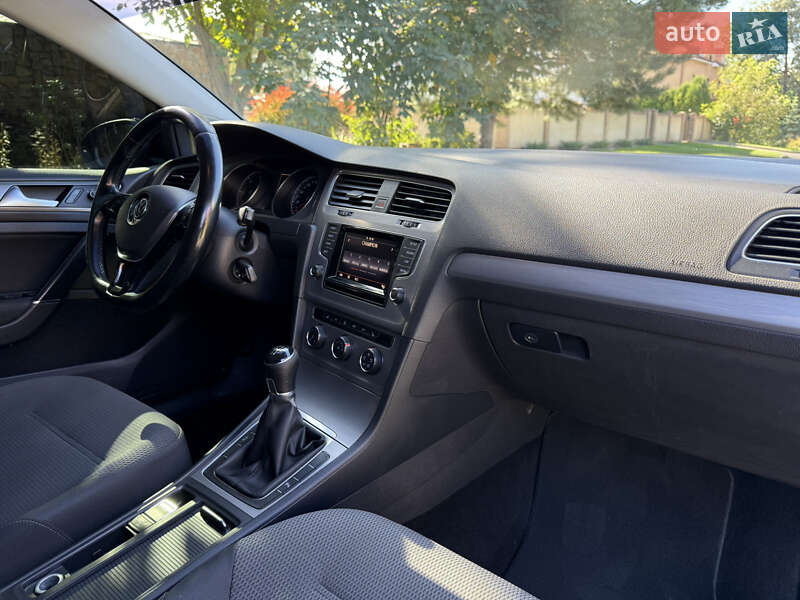 Универсал Volkswagen Golf 2014 в Киеве