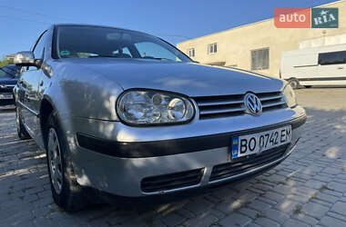 Хэтчбек Volkswagen Golf 2001 в Борщеве