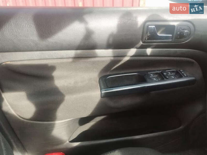 Хетчбек Volkswagen Golf 2000 в Тернополі