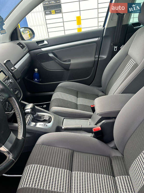 Хетчбек Volkswagen Golf 2009 в Сумах