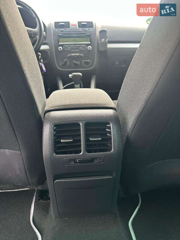 Хетчбек Volkswagen Golf 2009 в Сумах