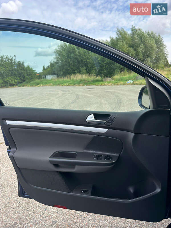 Хетчбек Volkswagen Golf 2009 в Сумах