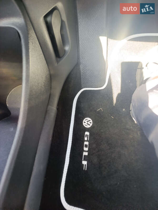 Хетчбек Volkswagen Golf 2009 в Сумах