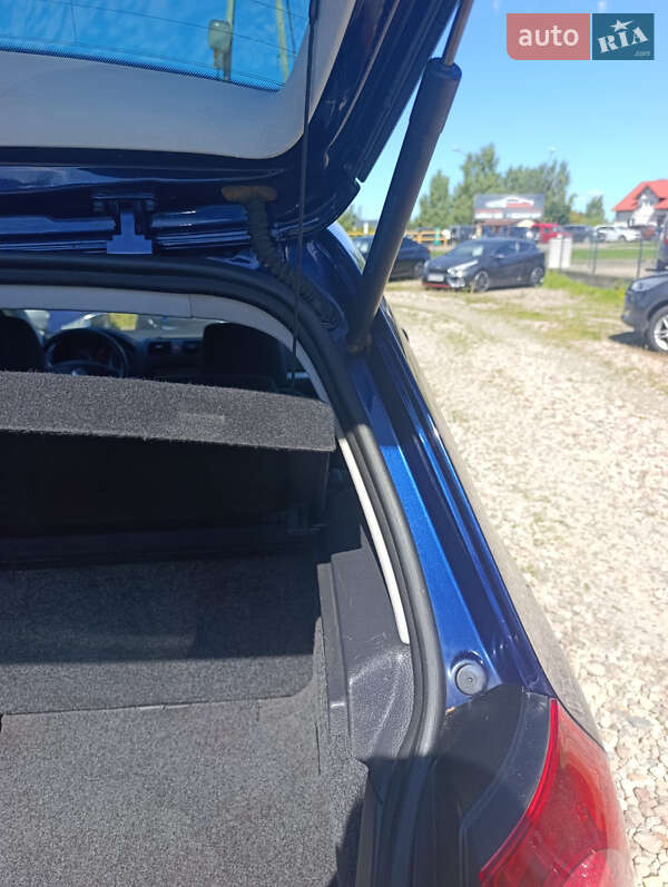 Хетчбек Volkswagen Golf 2009 в Сумах