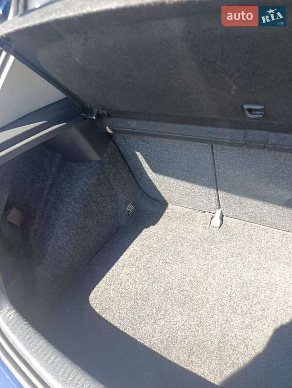 Хетчбек Volkswagen Golf 2009 в Сумах