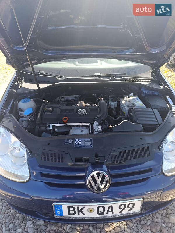 Хетчбек Volkswagen Golf 2009 в Сумах