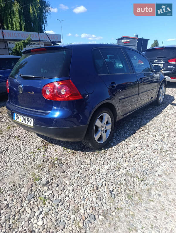 Хетчбек Volkswagen Golf 2009 в Сумах