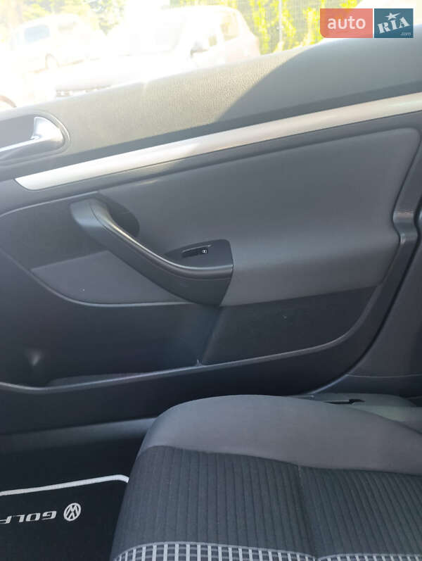 Хетчбек Volkswagen Golf 2009 в Сумах