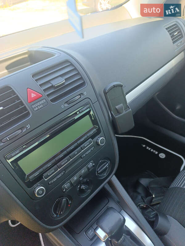 Хетчбек Volkswagen Golf 2009 в Сумах