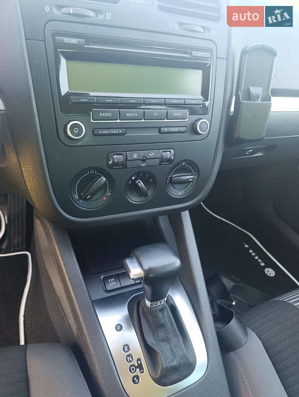 Хетчбек Volkswagen Golf 2009 в Сумах