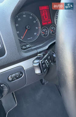 Хэтчбек Volkswagen Golf 2009 в 