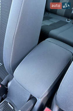 Хэтчбек Volkswagen Golf 2009 в 