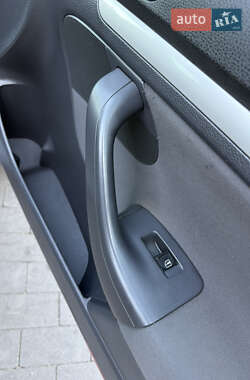 Хэтчбек Volkswagen Golf 2009 в 