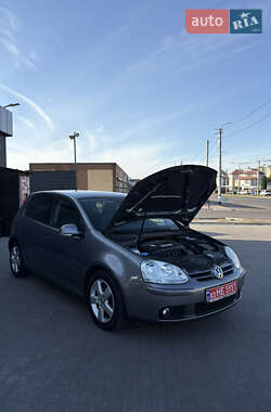 Хэтчбек Volkswagen Golf 2009 в 
