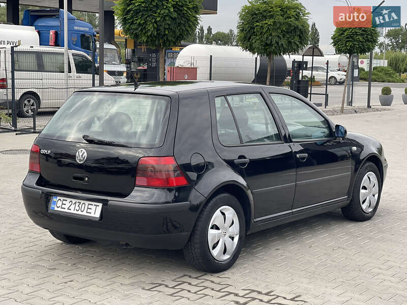 Хетчбек Volkswagen Golf 2001 в Чернівцях