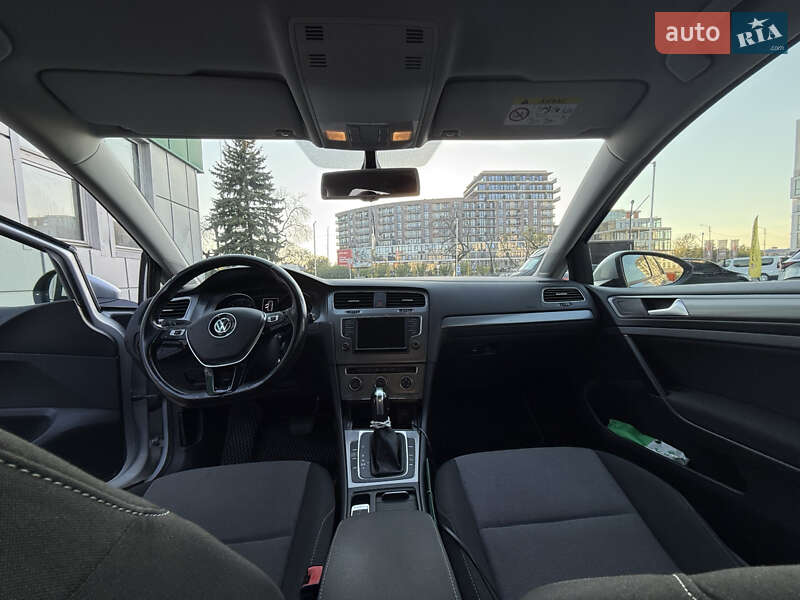 Универсал Volkswagen Golf 2015 в Ужгороде