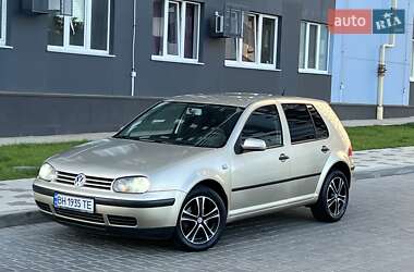 Хэтчбек Volkswagen Golf 2002 в Одессе