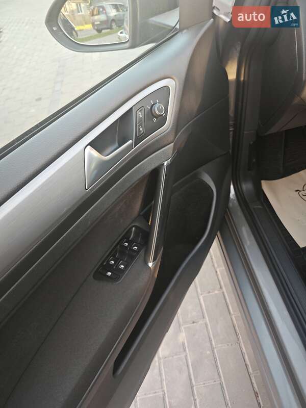 Универсал Volkswagen Golf 2015 в Луцке