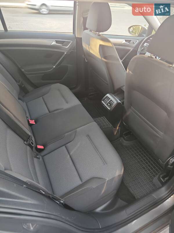 Универсал Volkswagen Golf 2015 в Луцке