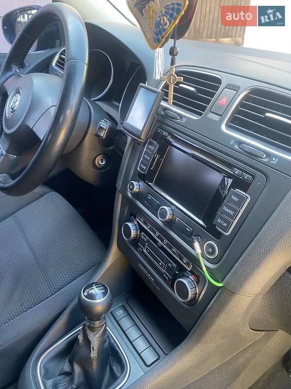 Хэтчбек Volkswagen Golf 2010 в Пятихатках