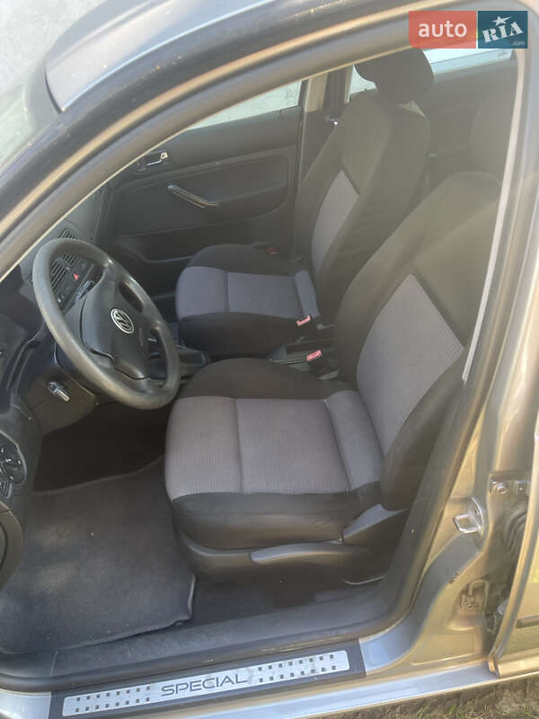 Хетчбек Volkswagen Golf 2002 в Кам'янець-Подільському