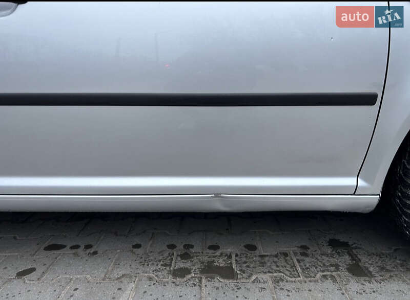 Хэтчбек Volkswagen Golf 2003 в Хмельницком