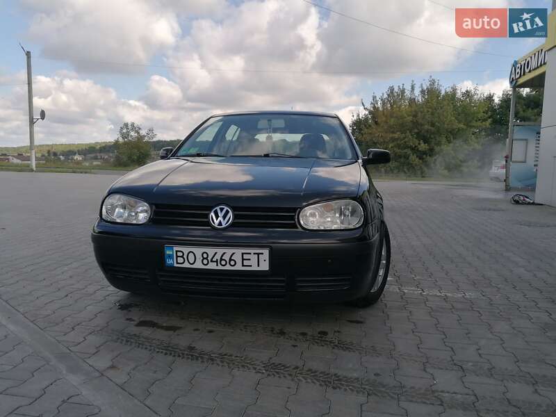 Хетчбек Volkswagen Golf 2000 в Микулинцях
