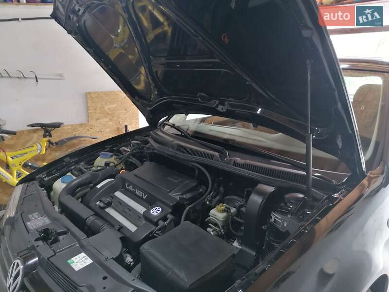 Хетчбек Volkswagen Golf 2000 в Микулинцях