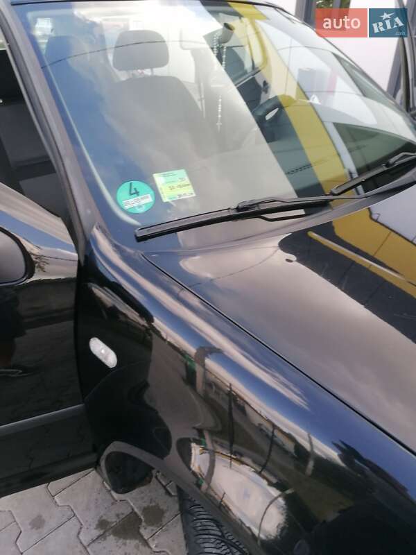 Хетчбек Volkswagen Golf 2000 в Микулинцях