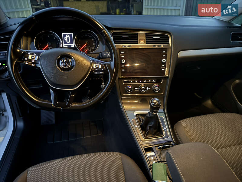 Универсал Volkswagen Golf 2017 в Жмеринке