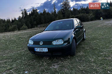 Хэтчбек Volkswagen Golf 2003 в Полянице