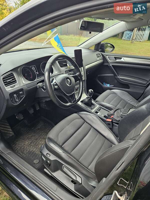 Універсал Volkswagen Golf 2016 в Ромнах