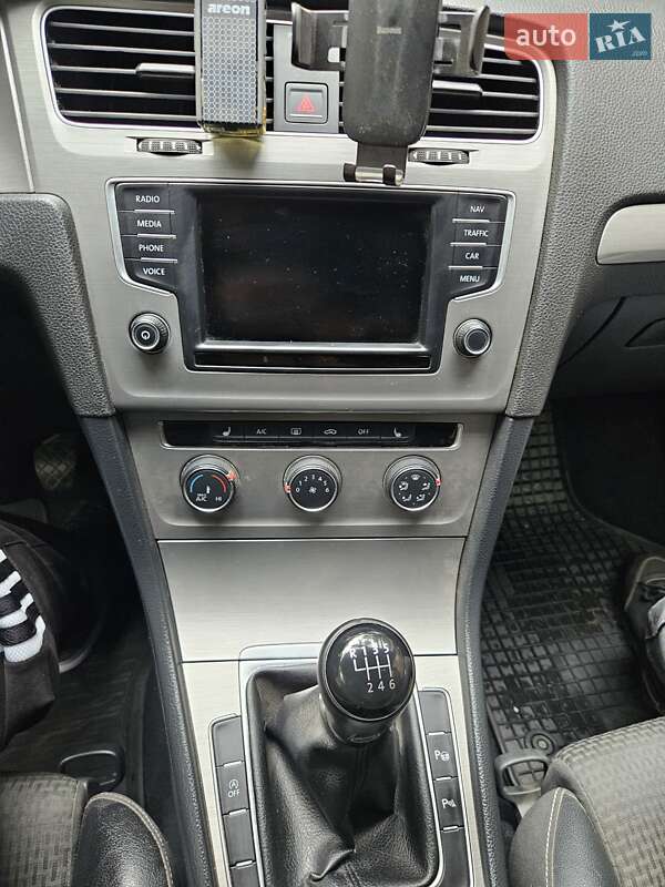 Універсал Volkswagen Golf 2016 в Ромнах