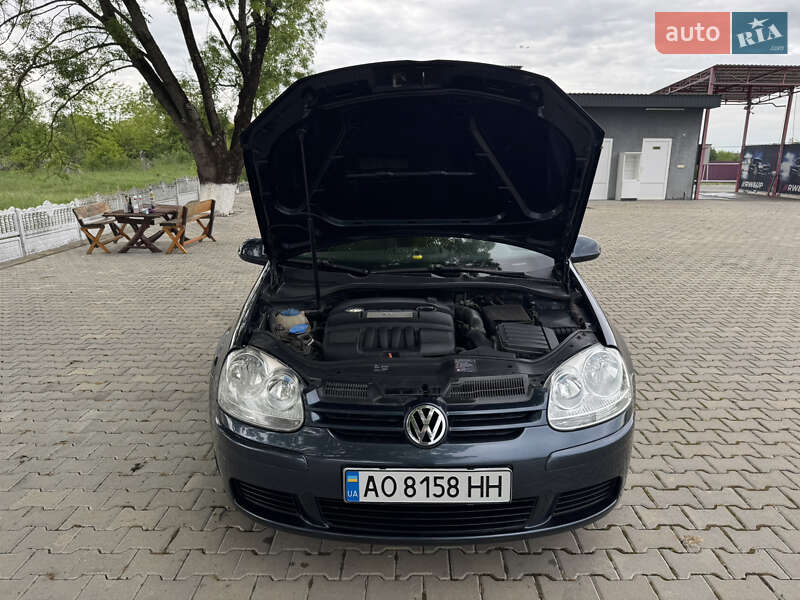 Хэтчбек Volkswagen Golf 2008 в Виноградове