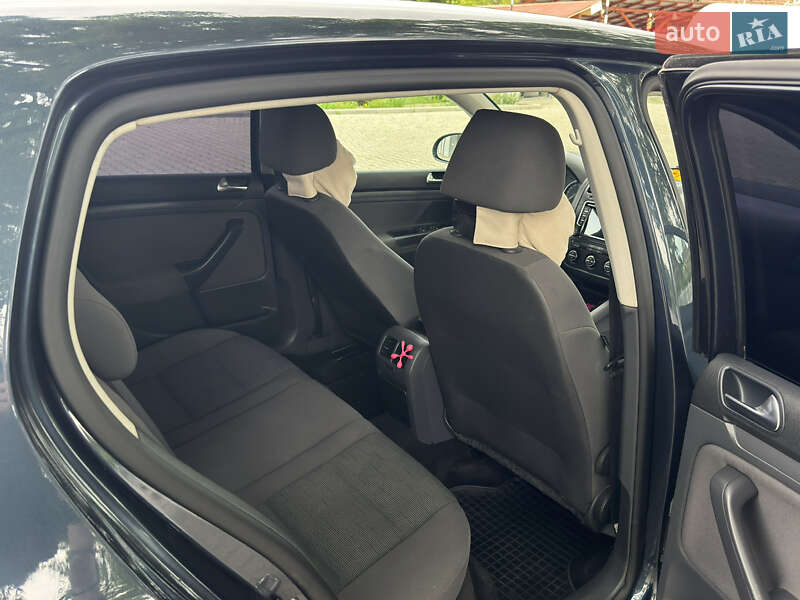 Хэтчбек Volkswagen Golf 2008 в Виноградове