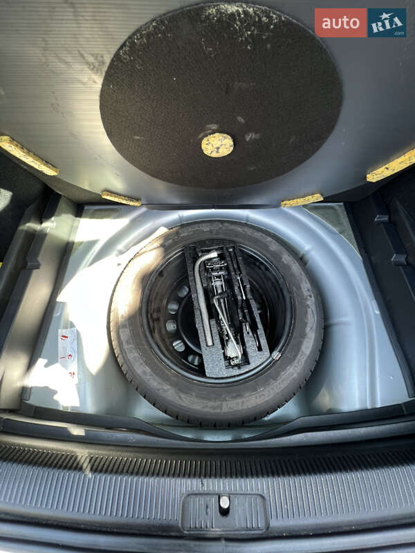 Универсал Volkswagen Golf 2012 в Ровно