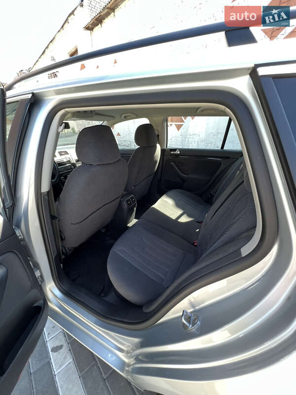 Универсал Volkswagen Golf 2012 в Ровно