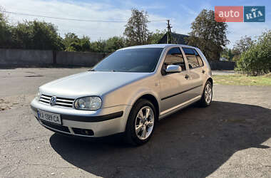 Хэтчбек Volkswagen Golf 2002 в Киеве