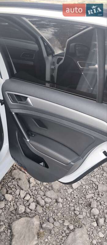 Хетчбек Volkswagen Golf 2014 в Новодністровську