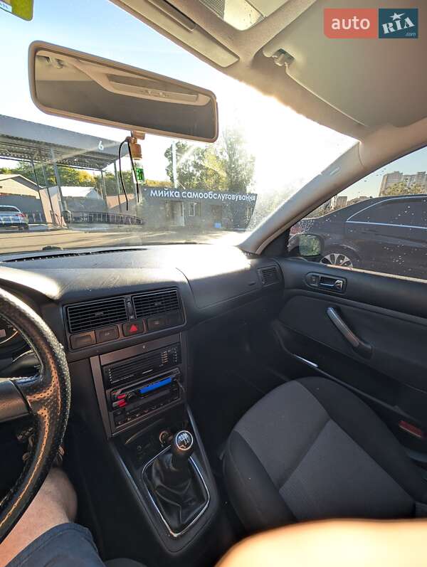 Хетчбек Volkswagen Golf 2002 в Києві