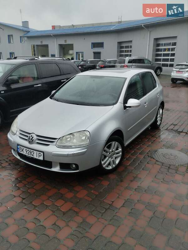 Хетчбек Volkswagen Golf 2007 в Гощі