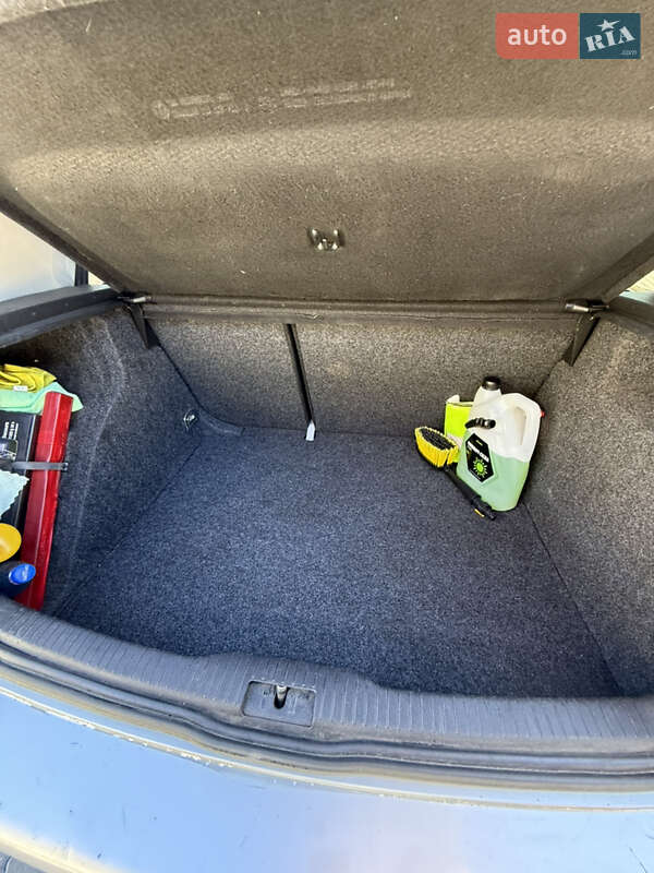 Хэтчбек Volkswagen Golf 2003 в Хмельницком