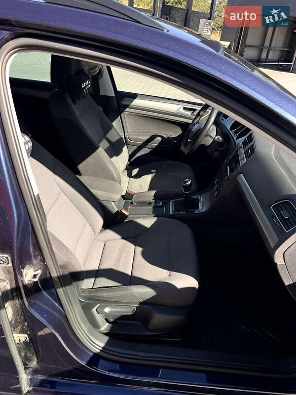 Універсал Volkswagen Golf 2014 в Вінниці